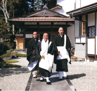 成30年（2018）3月12日、清凉院より法印御房 御出仕法会「法印 転衣式」に向かう新法印・第519世寺務検校執行法印静慈圓